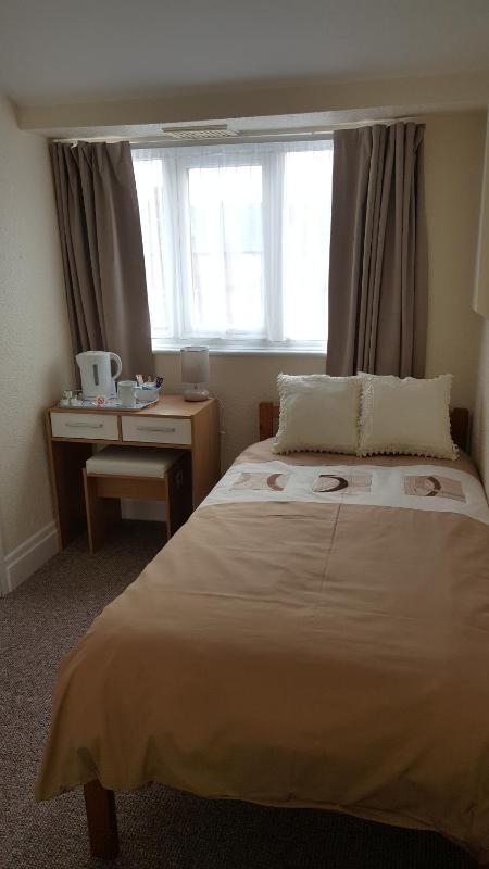 Single Room with Shower image 2