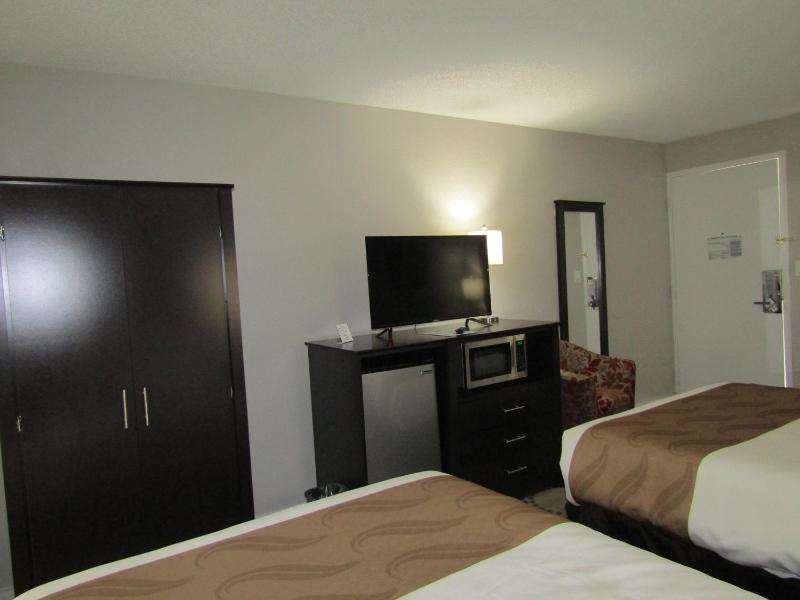Lake View Room with Two Double Beds - Non-Smoking image 3