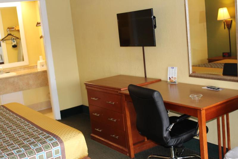 King Room - Non-Smoking image 4