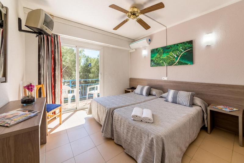 Double or Twin Room image 1