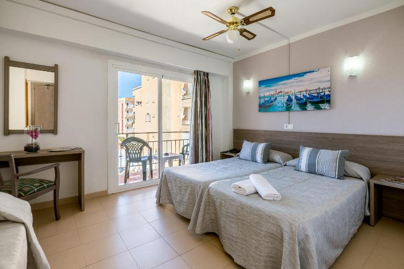 Triple Room image 2