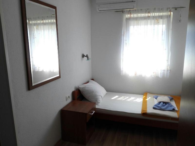 Single Room image 2