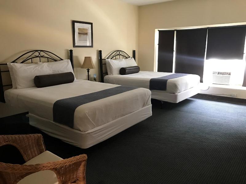Standard Double Room with Two Double Beds image 4
