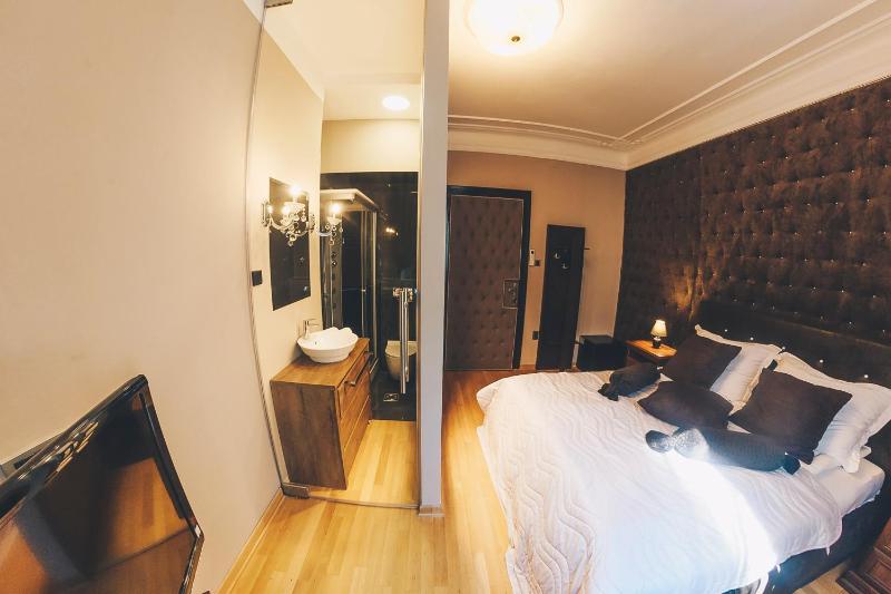 Deluxe Double Room image 4