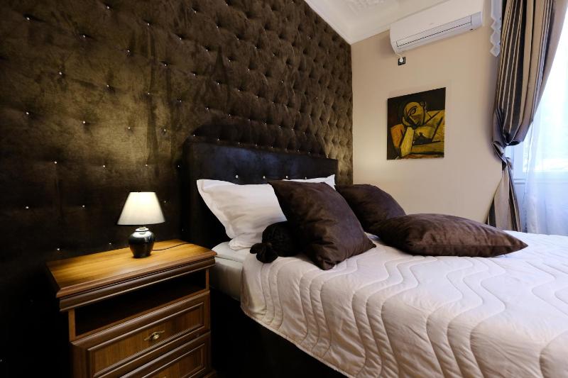 Deluxe Double Room image 2