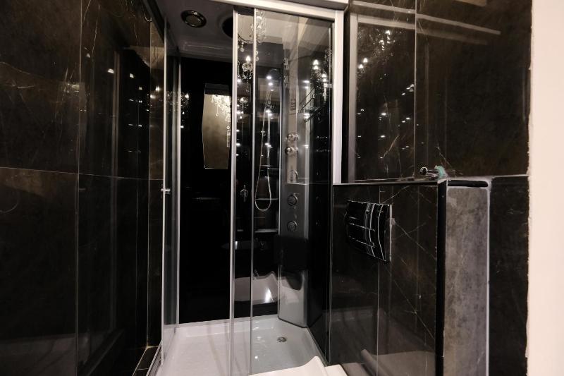 Ben Akiba Luxury Suites - image 10