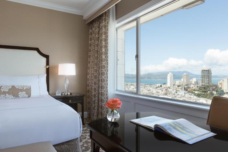 Signature King Room with Bay View image 3