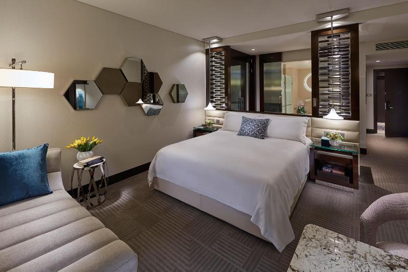 Deluxe King Room image 1