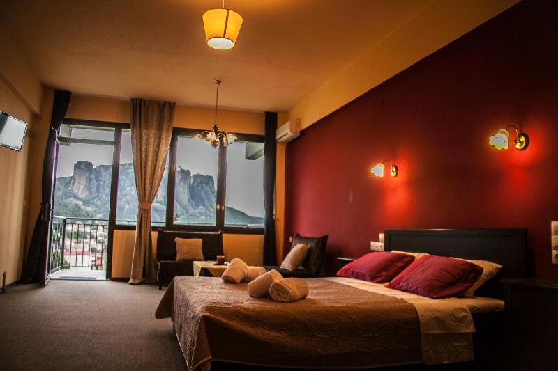 Double Room with Balcony image 4