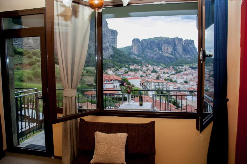 Double Room with Balcony image 2