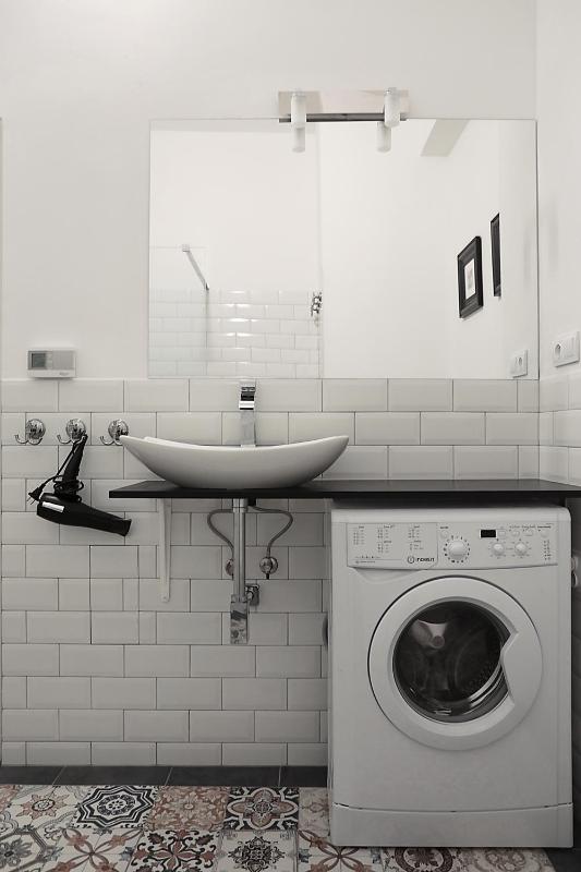 One-Bedroom Apartment image 4