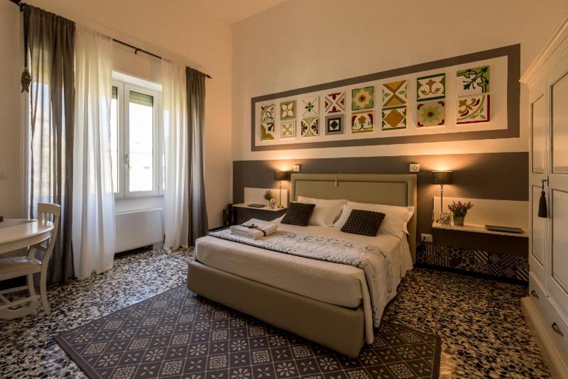 Deluxe Double Room image 3