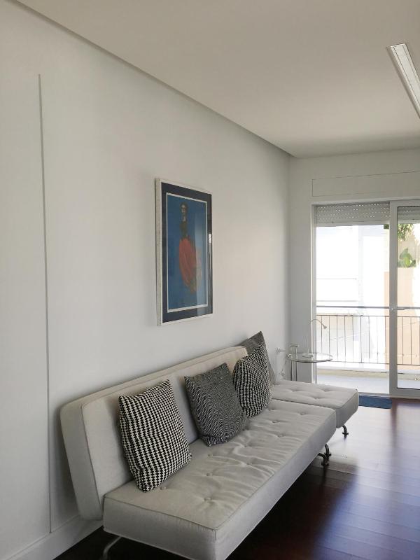 One-Bedroom Apartment image 2