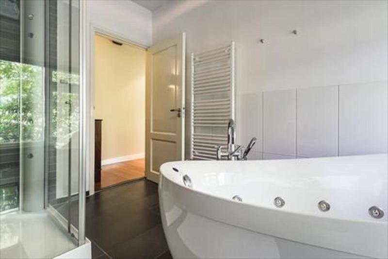 Deluxe Suite with Spa Bath image 2
