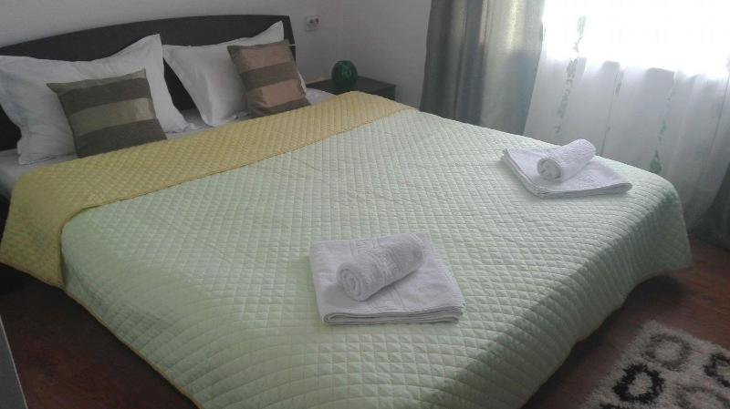 Double Room image 3