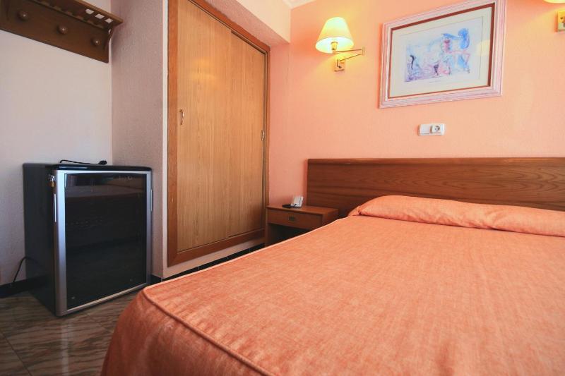 Single Room image 4