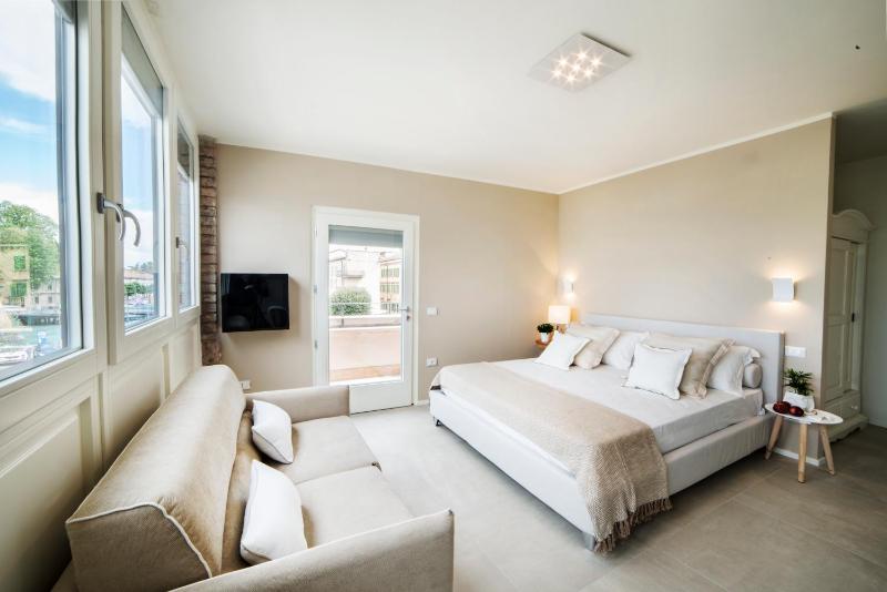 Riviera Carducci Rooms - image 45
