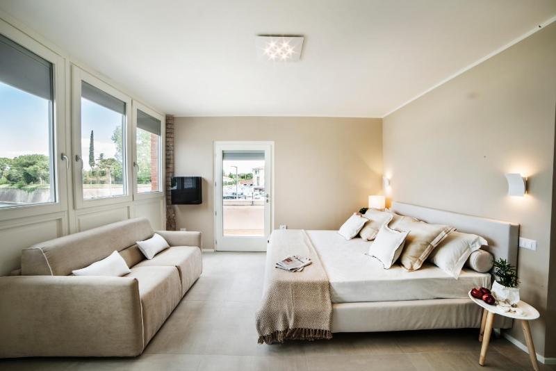 Riviera Carducci Rooms - image 17