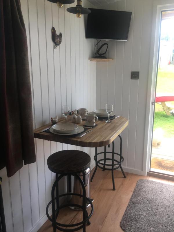 Puffn Shepherd Hut image 3