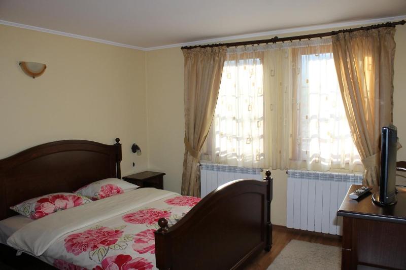 Standard Double Room image 3