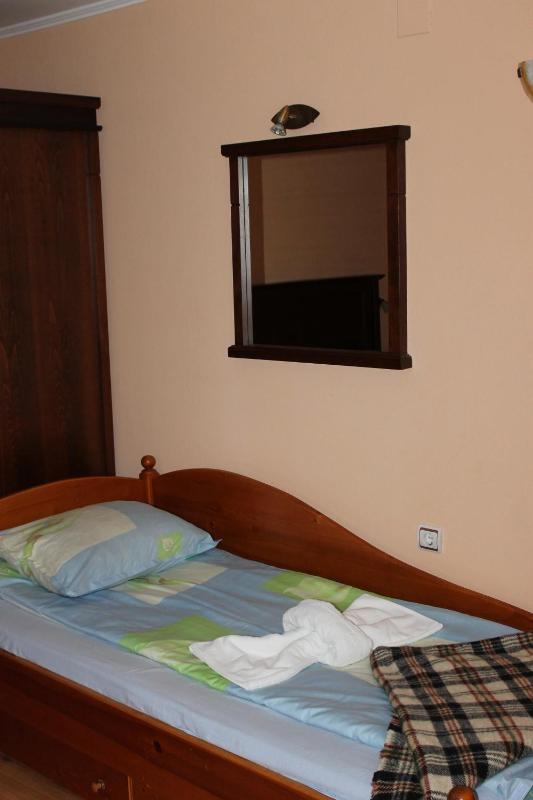 King Studio with Sofa Bed image 2