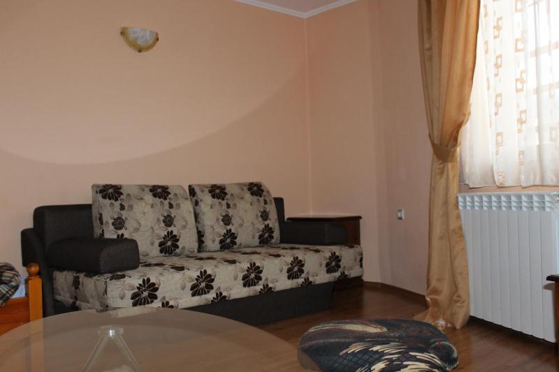 King Studio with Sofa Bed image 3
