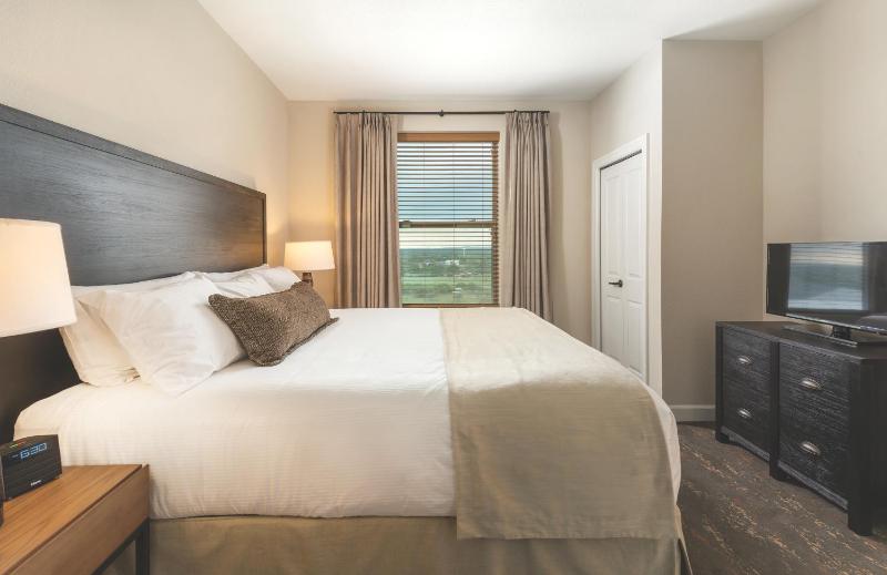 One-Bedroom Suite image 1