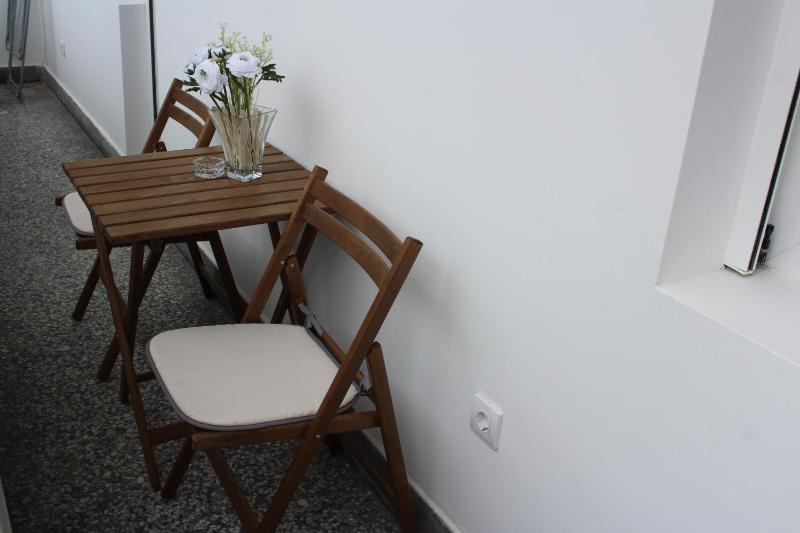 One-Bedroom Apartment image 3