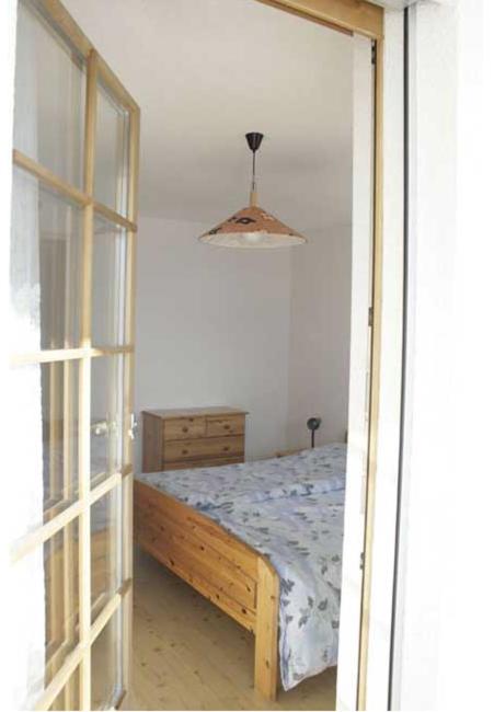 One-Bedroom Apartment image 4