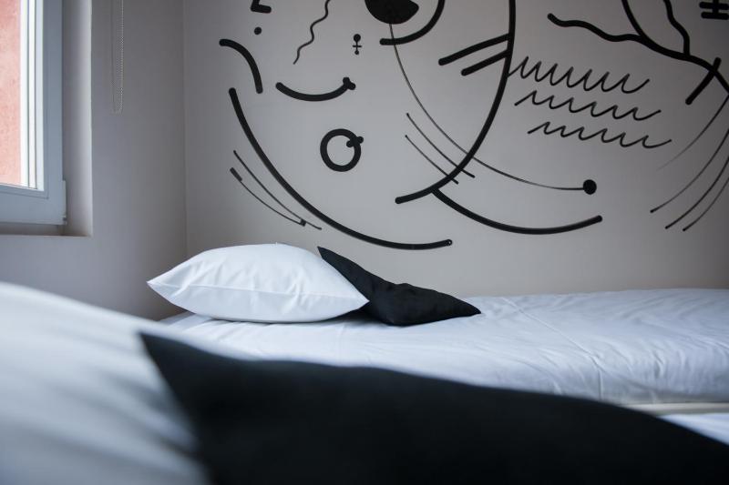 Standard Twin Room image 1