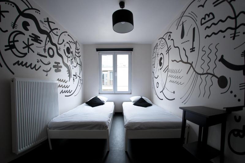 Standard Twin Room image 4
