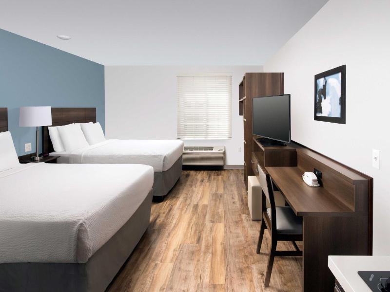 Standard Queen Room with Two Queen Beds - Non-Smoking image 3