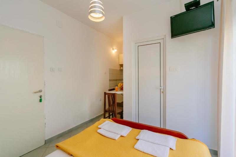 Studio Apartment image 2