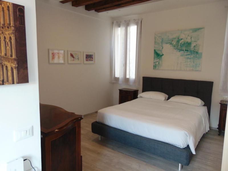 Deluxe Apartment image 2