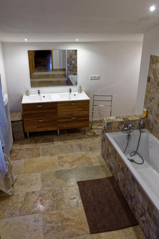 Large Double or Twin Room image 3