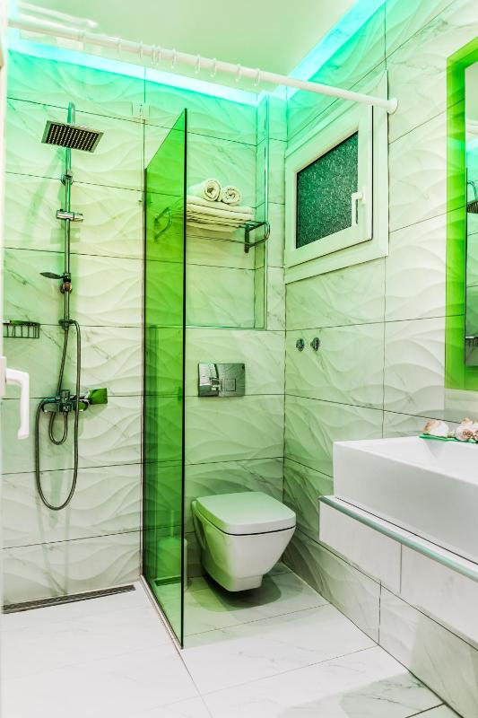 Double or Twin Room image 4