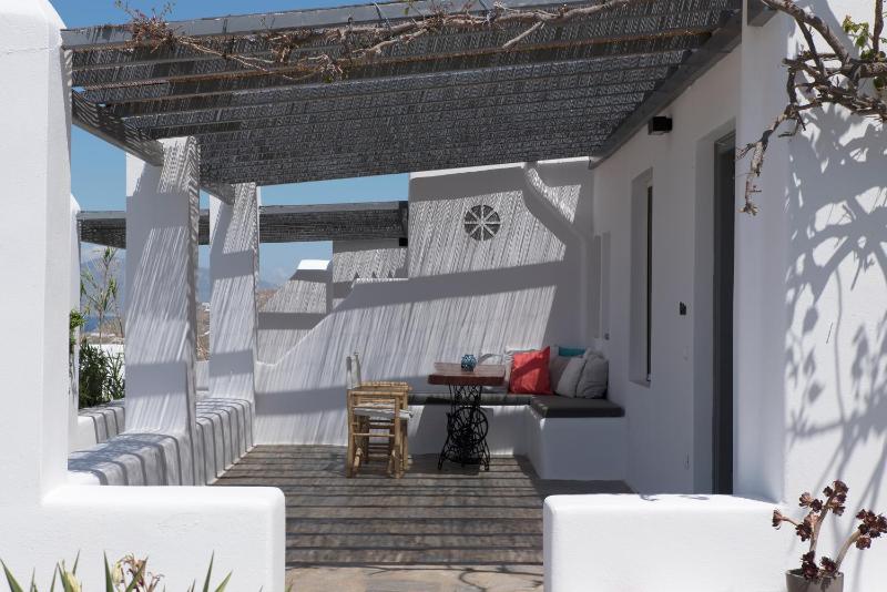 Deluxe Double Room with Sea View image 3