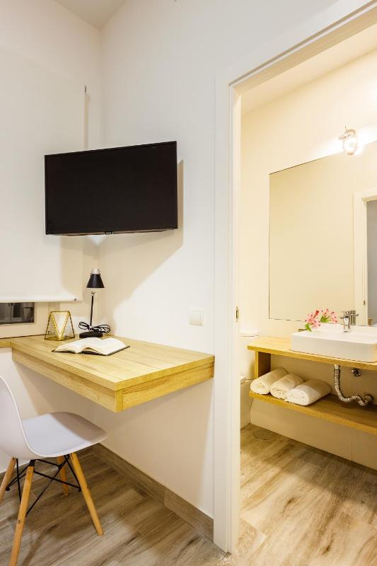 Interior Double Room image 2