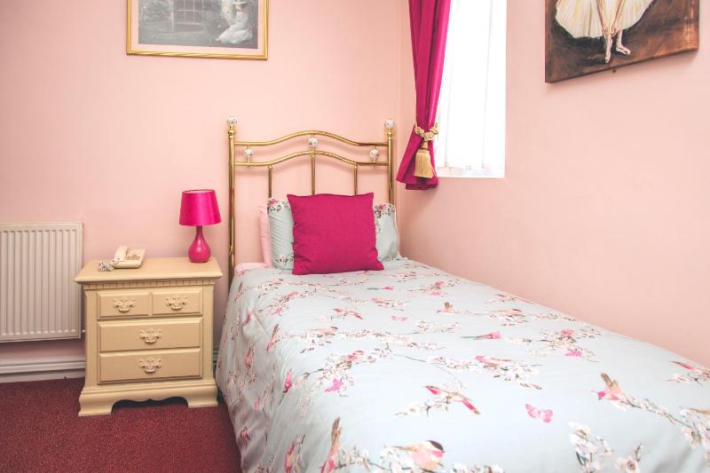 Single Room image 2
