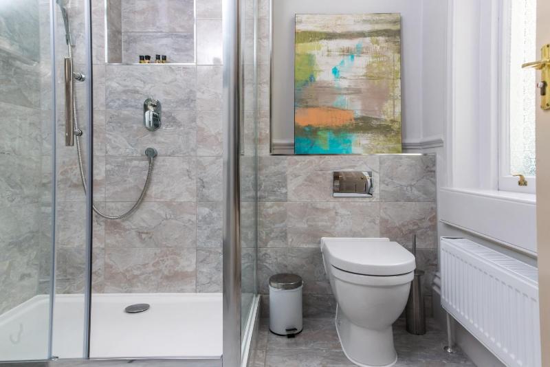 Deluxe Double or Twin Room image 3