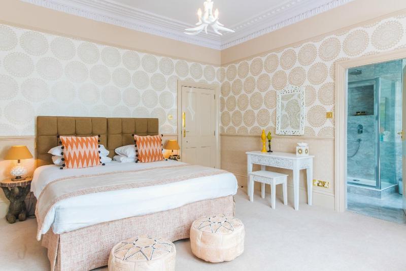 Deluxe Double or Twin Room image 1