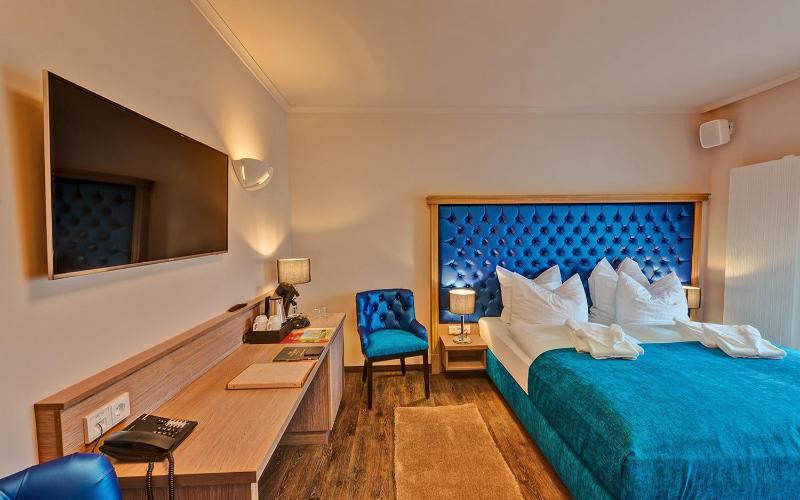 Deluxe Double Room image 2