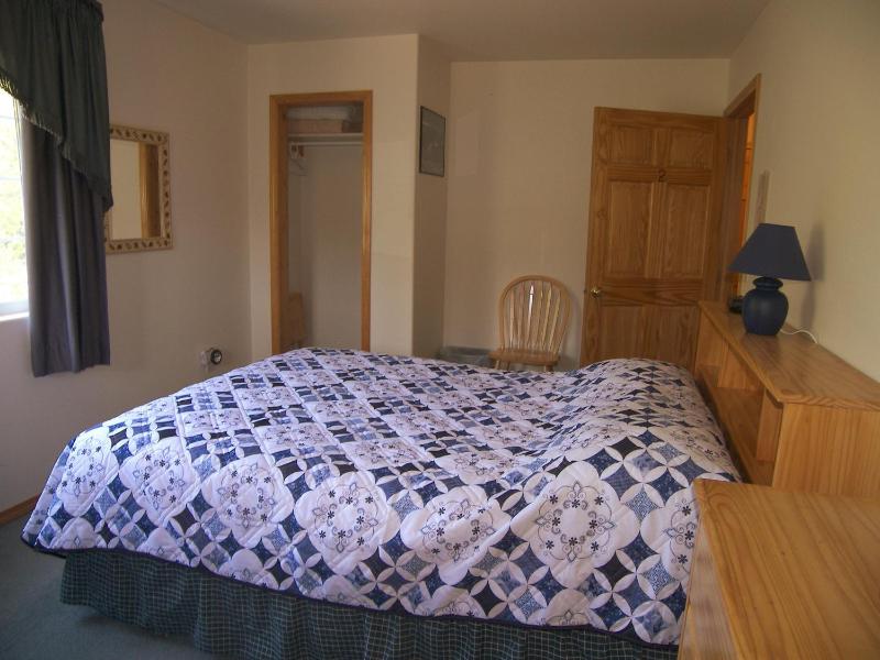 Triple Room with Shared Bathroom image 4