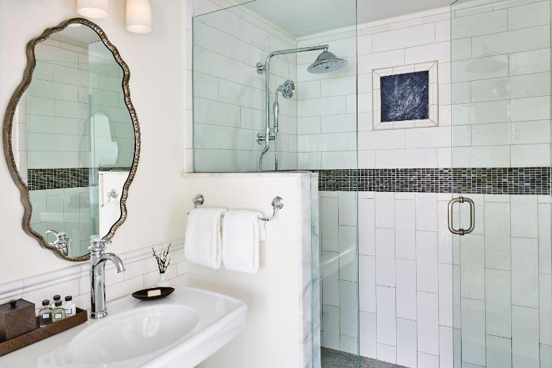 Queen Suite image 2
