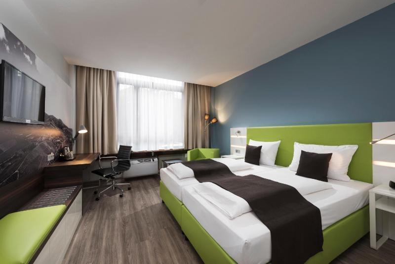 Superior Twin Room image 2