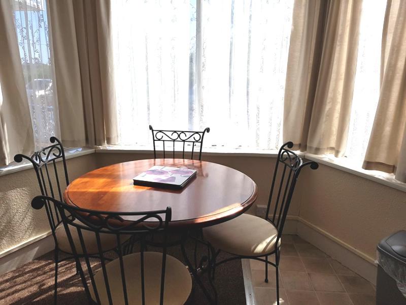 One-Bedroom Apartment image 1