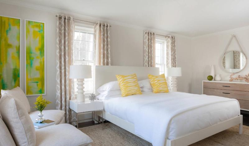 Deluxe King Room image 2