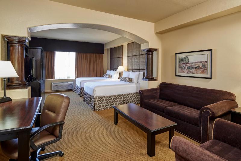 Studio Suite with Two Double Beds - Non-Smoking image 1