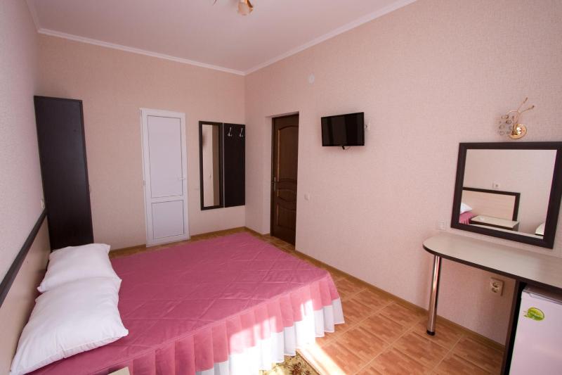 Double Room image 3