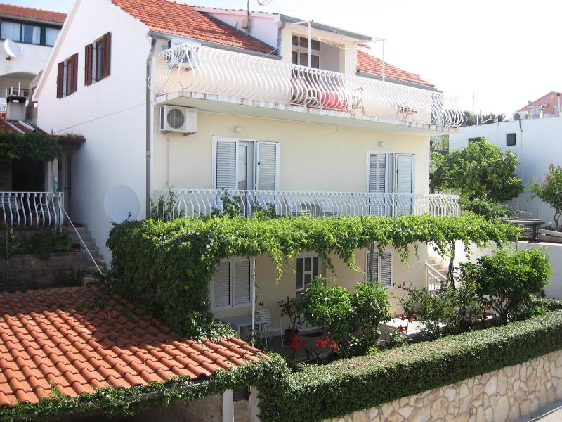 Apartmani Niki Hvar - image 24